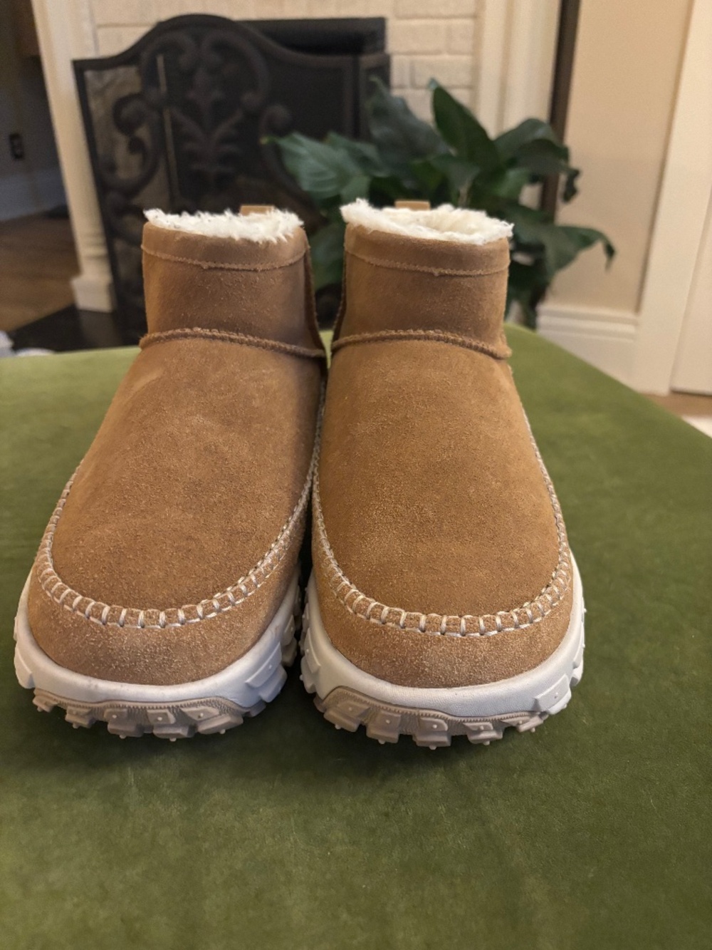 UGG Men’s Suede Shearling Platform Boots size 10